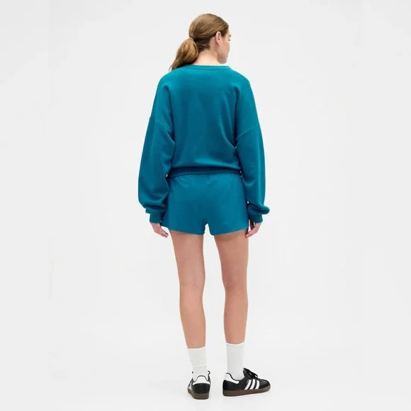 NWT GAP GapFit 3" Mid Rise Runaround Shorts - Picture 2 of 6